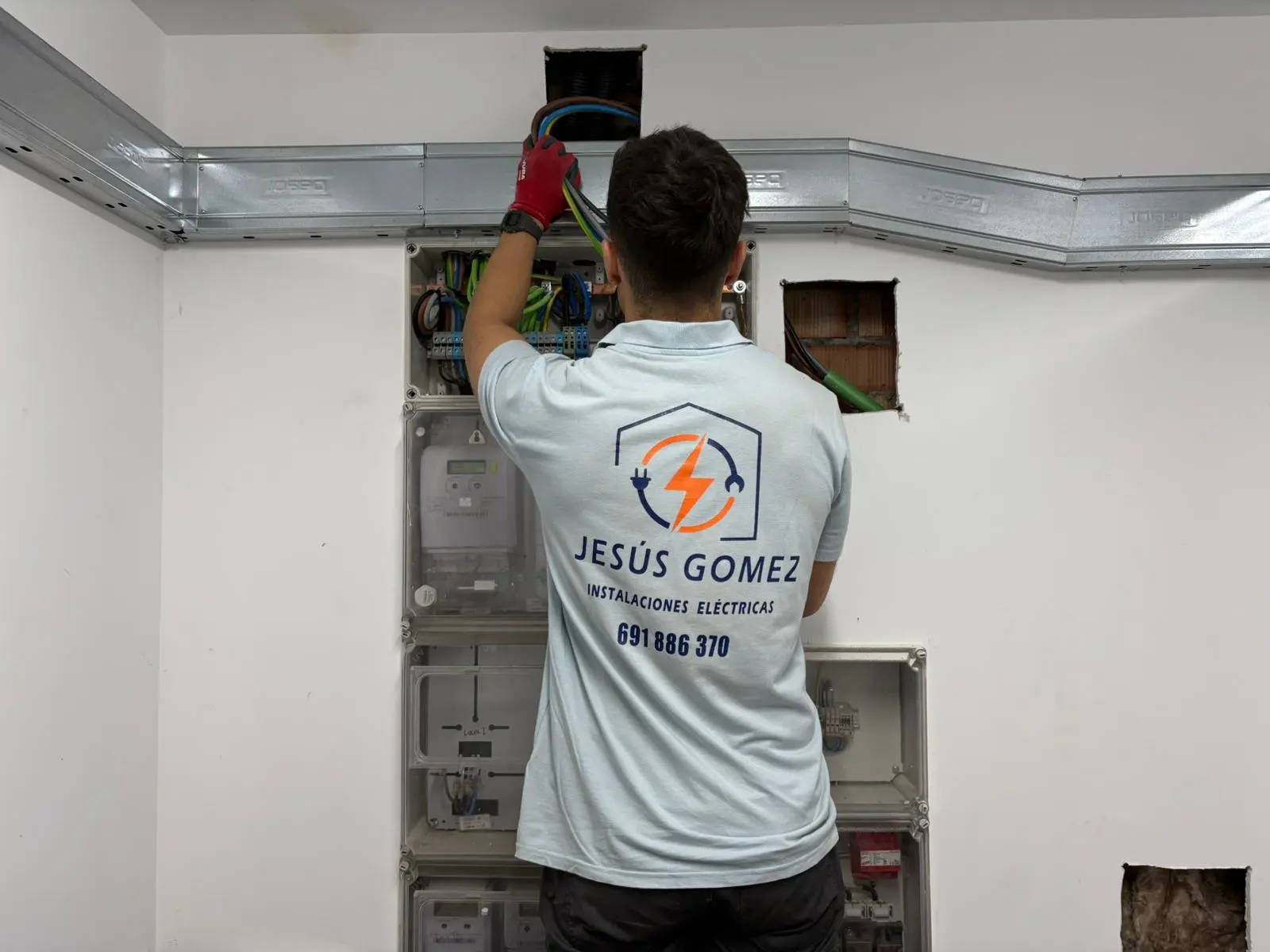 En Instalaciones Eléctricas Jesús Gómez desarrollamos las mejores soluciones para el mayor de tus problemas.